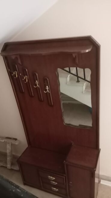 мебель для прихожей: Dehliz dolabi 50 azn
Unvan Hovsan Mida.0690(GülüX)¹