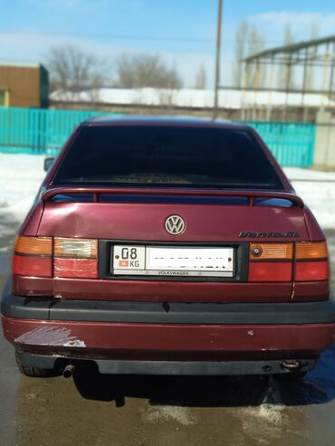 Volkswagen: Volkswagen Vento: 1993 г., 1.8 л, Механика, Газ, Седан