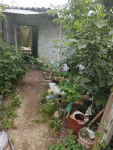 Үйлөр: Продаётся кв барачного типа из 3х комнат.Имеется вода Аристон.Газовая — 2