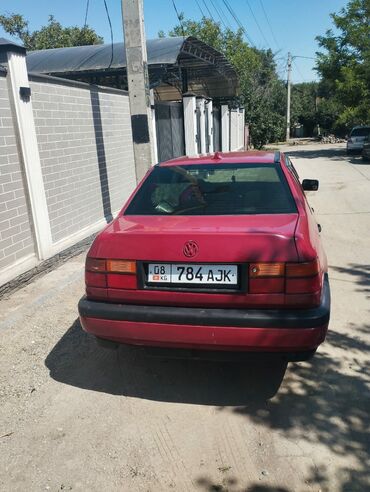срочно продать машину: Volkswagen Vento: 1992 г., 1.8 л, Механика, Бензин, Седан