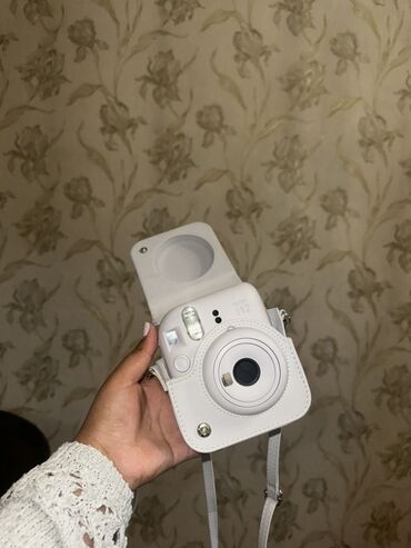 фотоаппарат в аренду бишкек: Продается Fujifilm Instax Mini 12 + чехол через плечо. Состояние