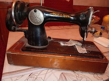 köhnə mebel satışı: Mexaniki tikiş maşını – retro model. - Korpus: tökmə metal, qara lak — 2