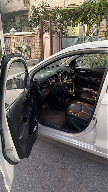 fiat punto: Chevrolet Spark: 2019 г., 1 л, Автомат, Бензин, Хэтчбэк — 4