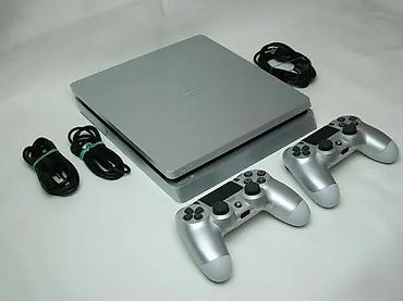 PS4 (Sony Playstation 4): U ponudi je Sony PlayStation 4.
Konzola je najnoviji SLIM model — 7