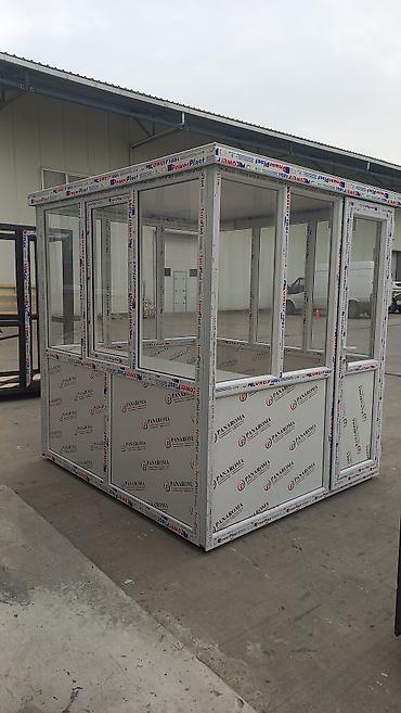 Sifarişlə market vitrinləri: PVC profilindən hazırlanmış mühafizə/post kabini - Ölçü: təxmini 2,5 — 2