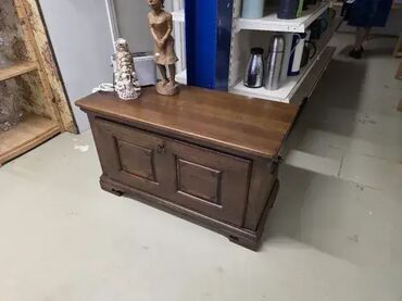 Stilske komode: Prelepa skrinja u odlicnom stanju. Duzina 105 cm Dubina 50 cm Visina na lalafo.rs — 1 Stilske komode: Prelepa skrinja u odlicnom stanju. Duzina 105 cm Dubina 50 cm Visina — 1