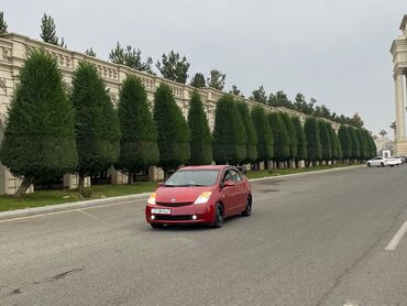 Toyota: Toyota Prius (ikinci nəsil) – hibrid hetçbek - Rəng: qırmızı - Kuzov — 1