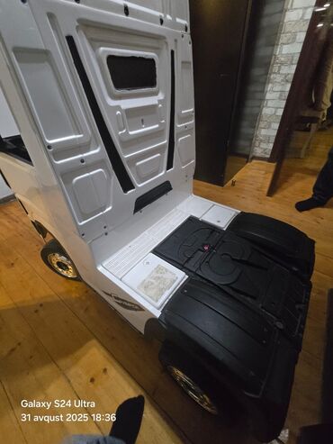 Uşaq üçün elektrik maşınları: Uşaq üçün elektrikli yük maşını – Mercedes-Benz dizaynlı - Rəng — 6