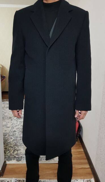 Пальто: Продаю итальянское кашемировое пальто.
размер 46
цена 6000