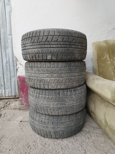 Шины: Шины 225 / 50 / R 16, Зима, Комплект, Легковые, Япония, Bridgestone