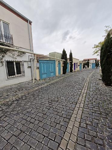 Həyət evləri və villaların satışı: Satılır: həyət evi (şəhər daxili, daş döşəməli sakit küçə) - Plan — 1
