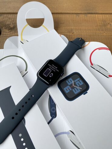 Apple Watch: Apple Watch SE2 40mm. Оригинал 100% Коробка, зарядка все есть