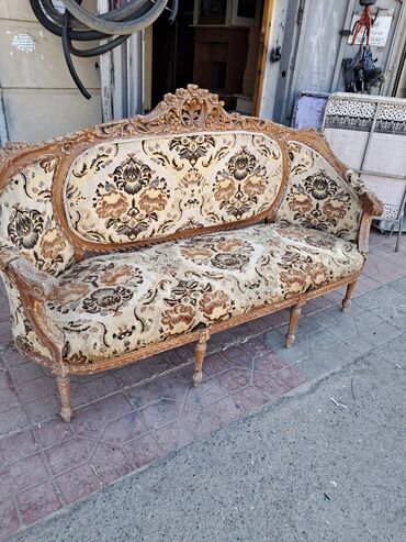 bir mebeldə i̇talyan mebelləri: Divan, Açılmayan, Bazasız, Parça, Çatdırılma yoxdur