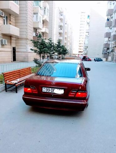 mersedes radiator: Mercedes-Benz E 240: 2.4 l | 2000 il Sedan