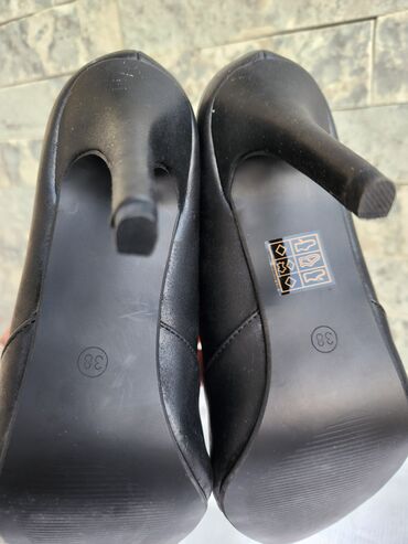 Salonke: Salonke, 38 — 6