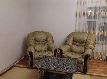 cay termosu: İki ədəd yumşaq kreslo və kiçik çay masası dəsti. Xüsusiyyətlər: - — 1