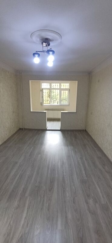 Köhnə tikili: Mənzilin təsviri - Plan: geniş zal, ayrıca yataq otağı, dəhliz və — 4