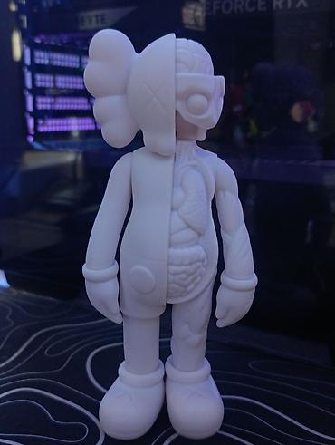 40 ножки: Коллекционные фигурки KAWS Companion Высота каждой фигурки 18 см Идёт — 3