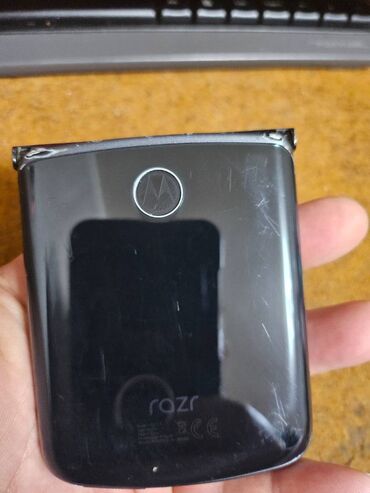 Motorola: Motorola Razr 2023, 256 GB, bоја - Crna, Otisak prsta, Bežični punjač, Dual SIM — 9