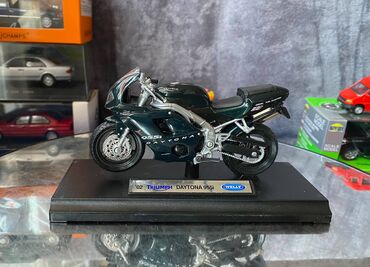 Avtomobil modelləri: Коллекционная модель Triumph Daytona 955i dark Green 1997 Welly Scale — 5