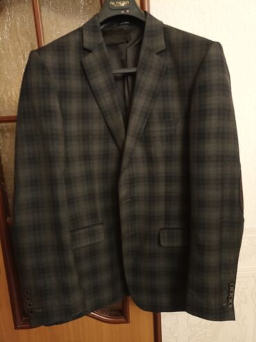 Костюмы: Срочно продаю мужские костюмы, размеры 50/6, 52, 54, пр-во Италии — 10