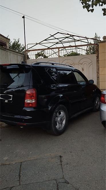 paneler: SsangYong Rexton, qara rəng, 5 qapılı SUV. Texniki və dizayn — 2