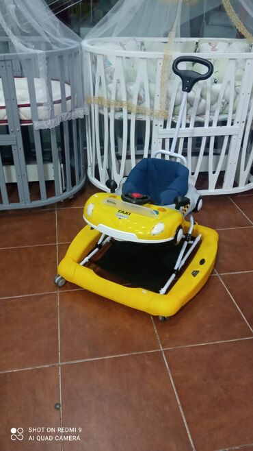 kidilo коляска 3 в 1: Uşaq gəzdirən “Taxi” temalı yürütək. - Avtomobil dizaynı: sarı “Taxi”