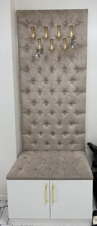 dehliz dolabl: Dəhliz üçün yumşaq oturacaqlı asma askılıq dolabı. - Rəng: boz — 1