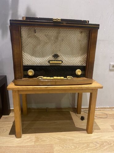 Musiqi alətləri: Vintage “Estonia-2” radio‑pikap - Model: Estonia-2 (Эстония‑2), arxa