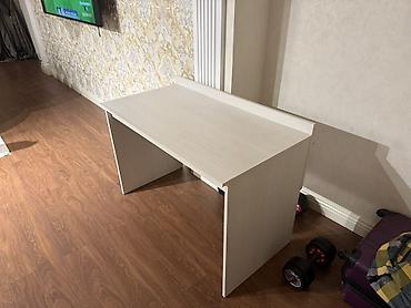 komputer setup: Ağ rəngli yazı/iş masası - Minimalist dizayn, düz səthli geniş — 2