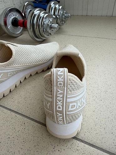 Женская обувь: Кроссовки-слипоны DKNY - Модель: текстильные слипоны с — 1