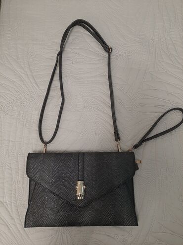 Tašne: Versace siva torbica sa sljokicama. Jako efektna.Za sve prilike. Dva