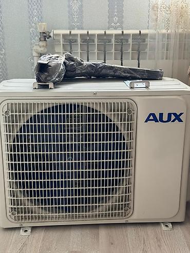 AUX split kondisioner (divar tipli). Ofisə quraşdırılıb, lakin ofis