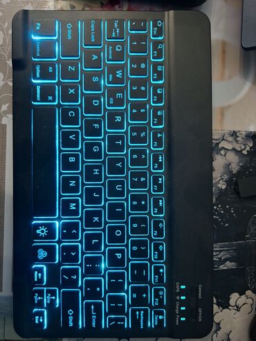 Klaviaturalar: WIERLESS KEYBOARD VƏ MOUSE SETİ. Setin daxilinə klaviatura, mouse — 12