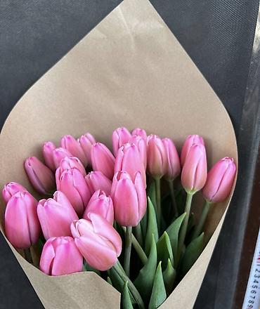 Букеты из живых цветов: Тюльпаны Оптом и в розницу - Разнообразие оттенков: жёлтые, розовые — 4