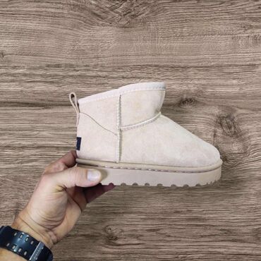 Čizme: UGG KIDS 🎀

Vel.: 25 do 36
Cena: 3700 din 🎀 
🤍 — 2