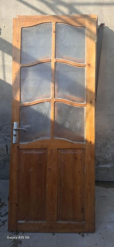 Şüşəli taxta qapı - Material: təbii ağac karkas, üst hissədə 6