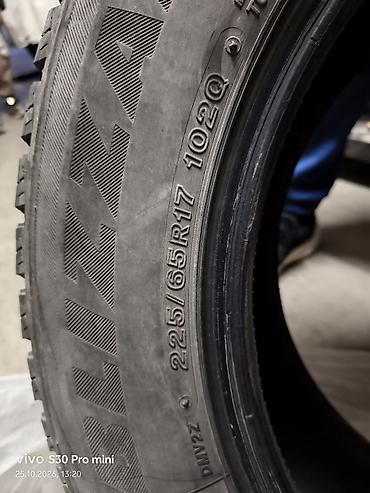 колеса 22565 r17: Bridgestone Blizzak DM-V2, комплект зимних шин без шипов - Размер — 2