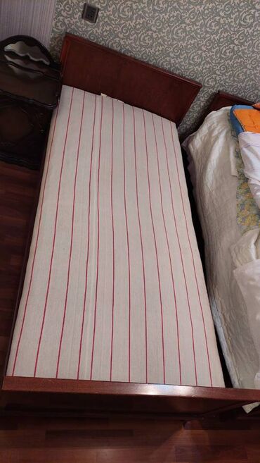 Çarpayılar: Təknəfərlik çarpayı, Bazasız, Matras ilə, Rumıniya -da lalafo.az — 1 Çarpayılar: Təknəfərlik çarpayı, Bazasız, Matras ilə, Rumıniya — 1