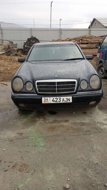 мерседес 110: Mercedes-Benz 220: 1996 г., 2.3 л, Механика, Бензин, Седан