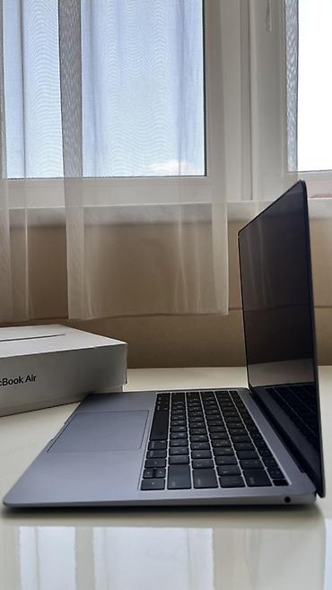macbook air m4: Apple MacBook Air (Space Gray) – 13" seriyası Xüsusiyyətlər: - 13.3" — 3