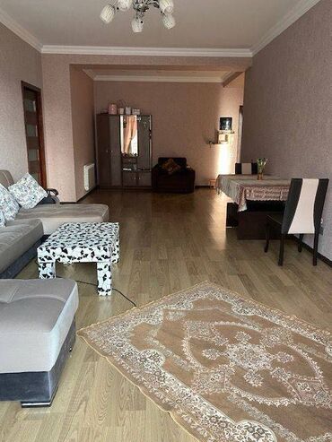 Uzunmüddətli kirayə mənzillər: Mənzil kirayə verilir. 3 otaq, 19.8 mərtəbə, 90 kv, tam əşyalı — 20