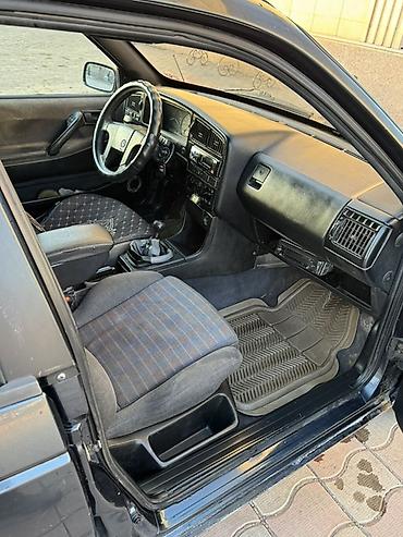 Volkswagen: Volkswagen Passat Variant: 1992 г., 1.8 л, Механика, Бензин, Универсал — 22