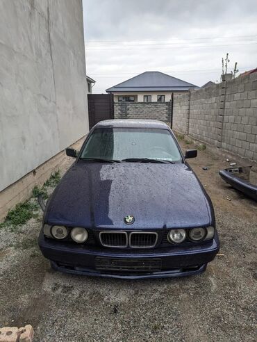 е34 автомобиль: BMW 5 series: 1995 г., 2 л, Механика, Бензин, Седан