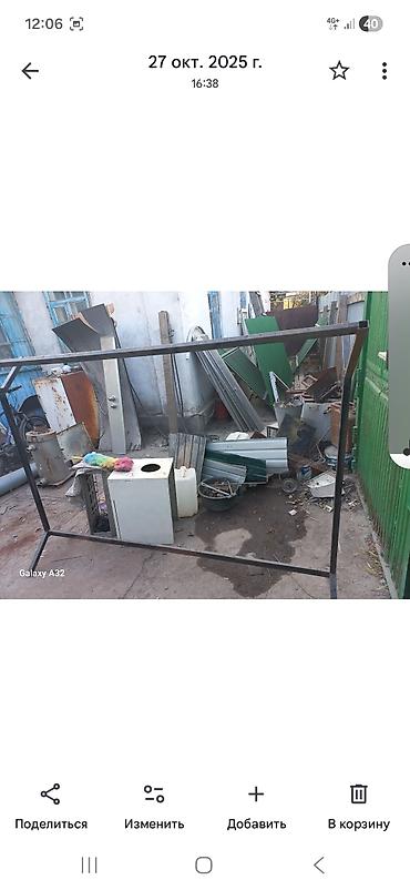 Стеллажи, кронштейны, шкафы ( нужен ремонт) для магазина одежды