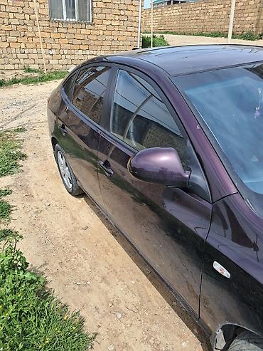 Hyundai: Hyundai Elantra sedan - Kuzov: 4 qapılı sedan, tünd bənövşəyi rəng - — 8