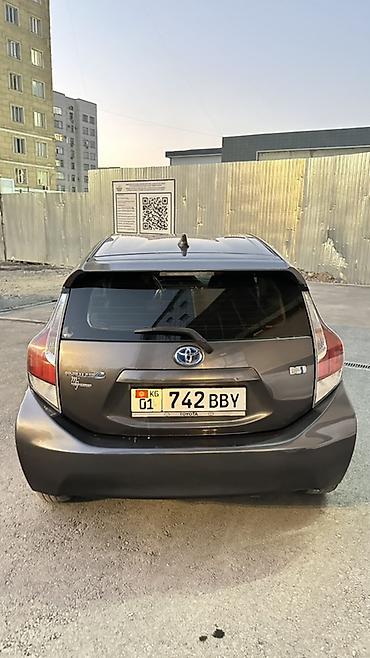 100: Toyota Prius C: 2015 г., 1.5 л, Автомат, Гибрид, Хэтчбэк — 3