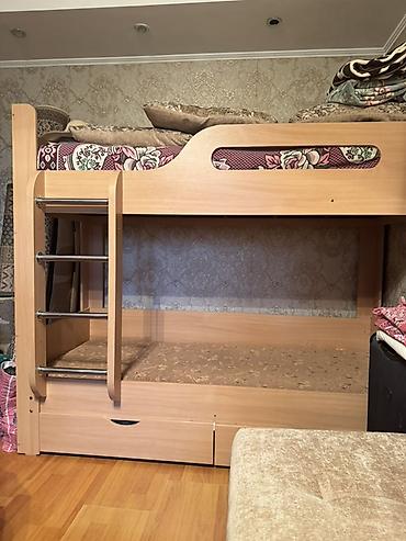 bunk bed: Продается Двух Ярусная кровать в хорошем состоянии. Матрасы чистые — 2