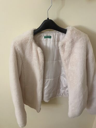 Digər qadın geyimləri: Payız üçün uşaqlara isti,tüklü kurtka.Brend:United colors of benetton