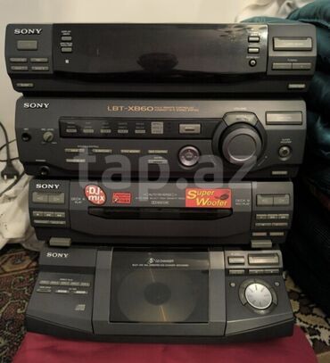 Musiqi mərkəzləri: Sony LBT-XB60 səs sistemi, qədim, lakin işlək vəziyyətdədir. Komplektə